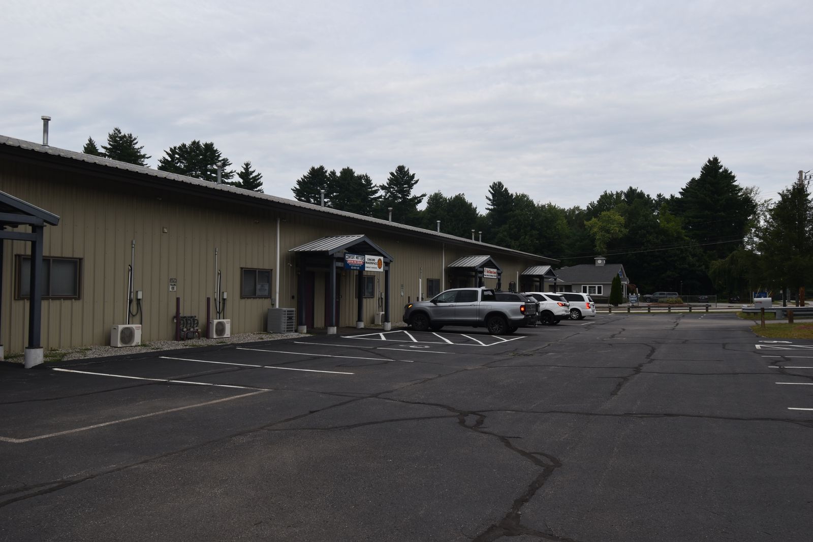 Photo 2 of 1,500 Industrial Unit for Lease