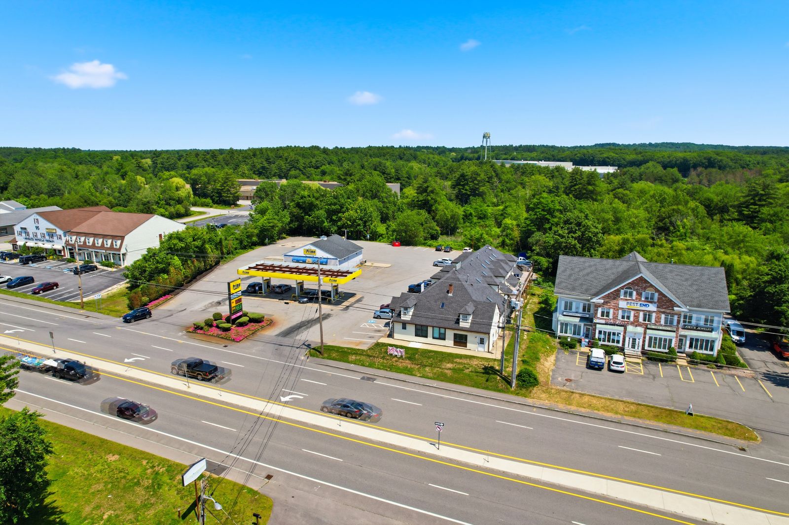 Photo 3 of 11-Unit Fully Occupied Mixed-Use Investment on Route 125 |Plaistow, NH