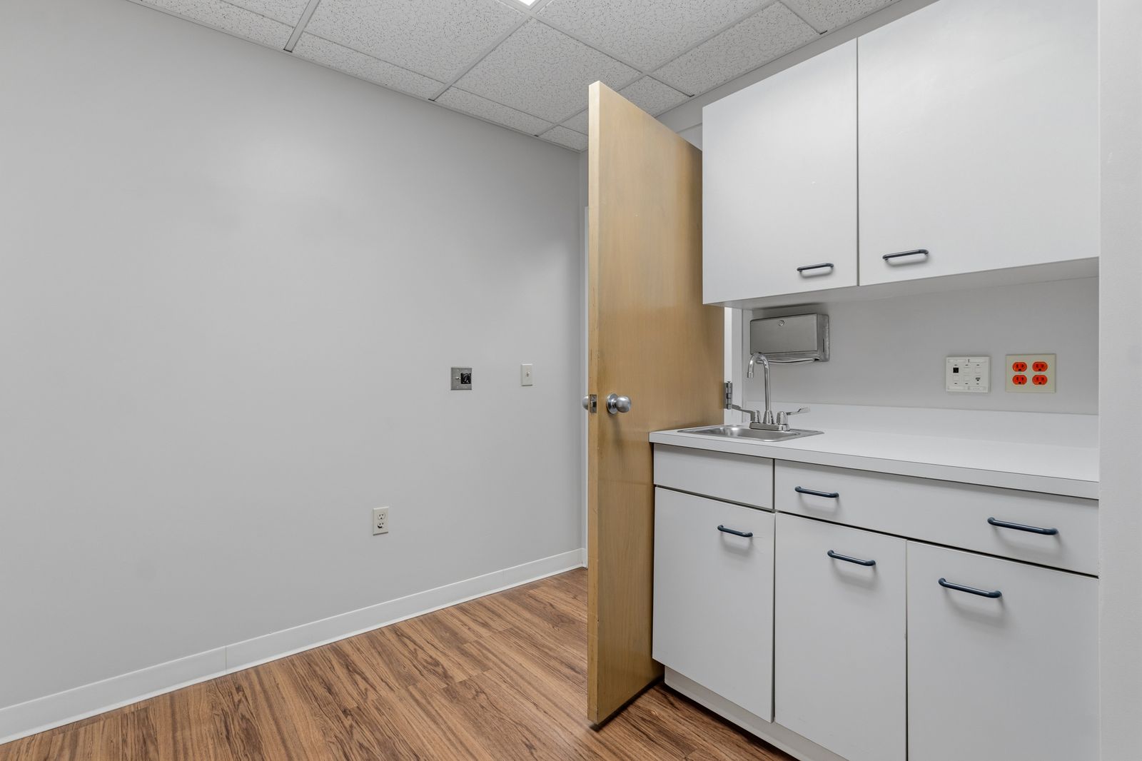 Photo 35 of TurnKey Office in Prime Location