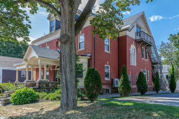 460 Main Street