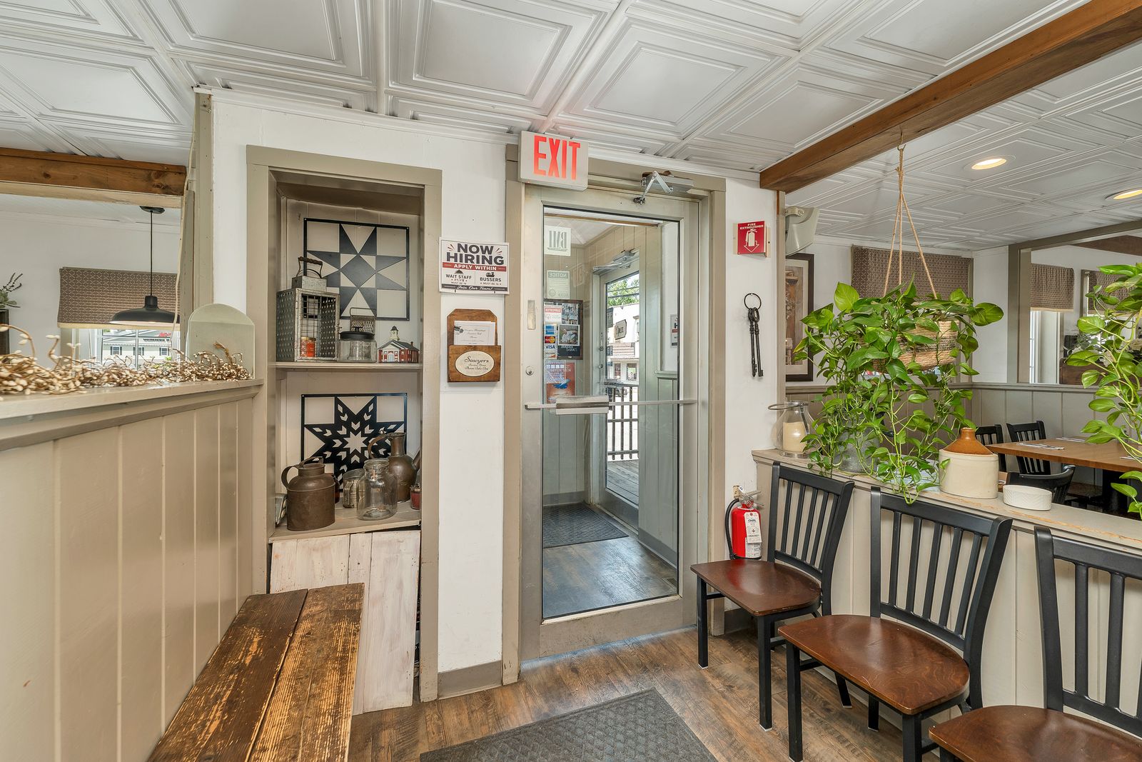 Photo 7 of Putnam's Waterview Restaurant
