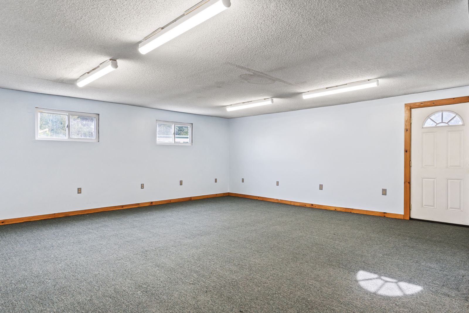 Photo 33 of 680 Maine Avenue, Farmingdale, ME, 04344