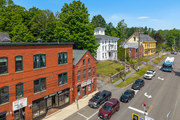 3 Unit Mixed Building in the Heart of Gorham