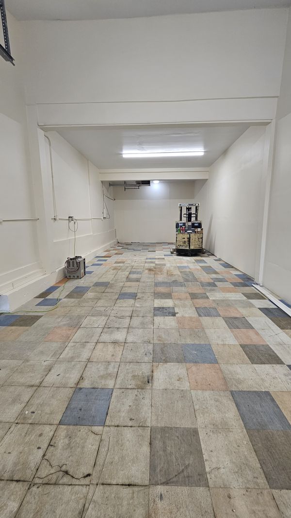 Garage Bay for Lease
