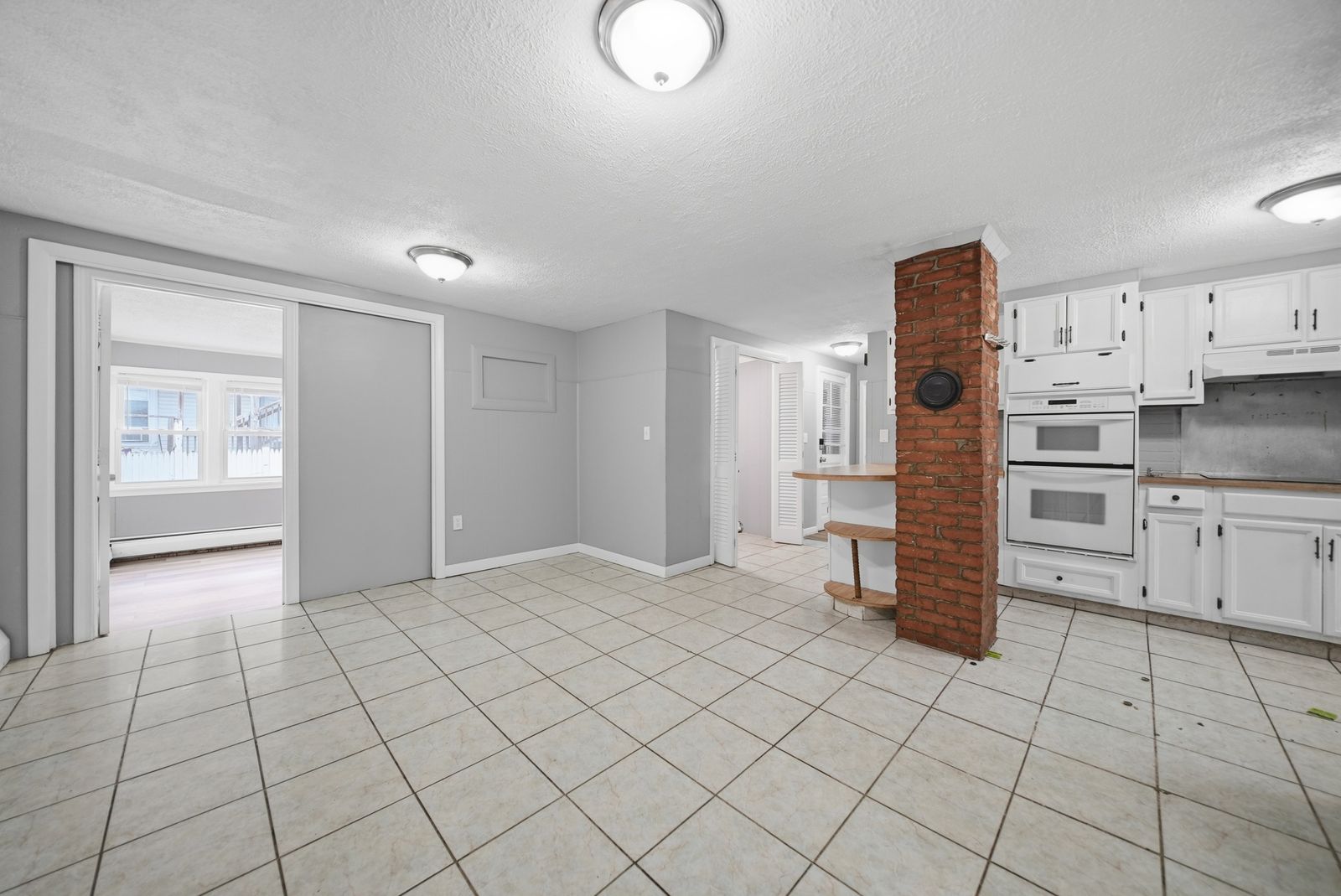 Photo 15 of 266 Douglas St