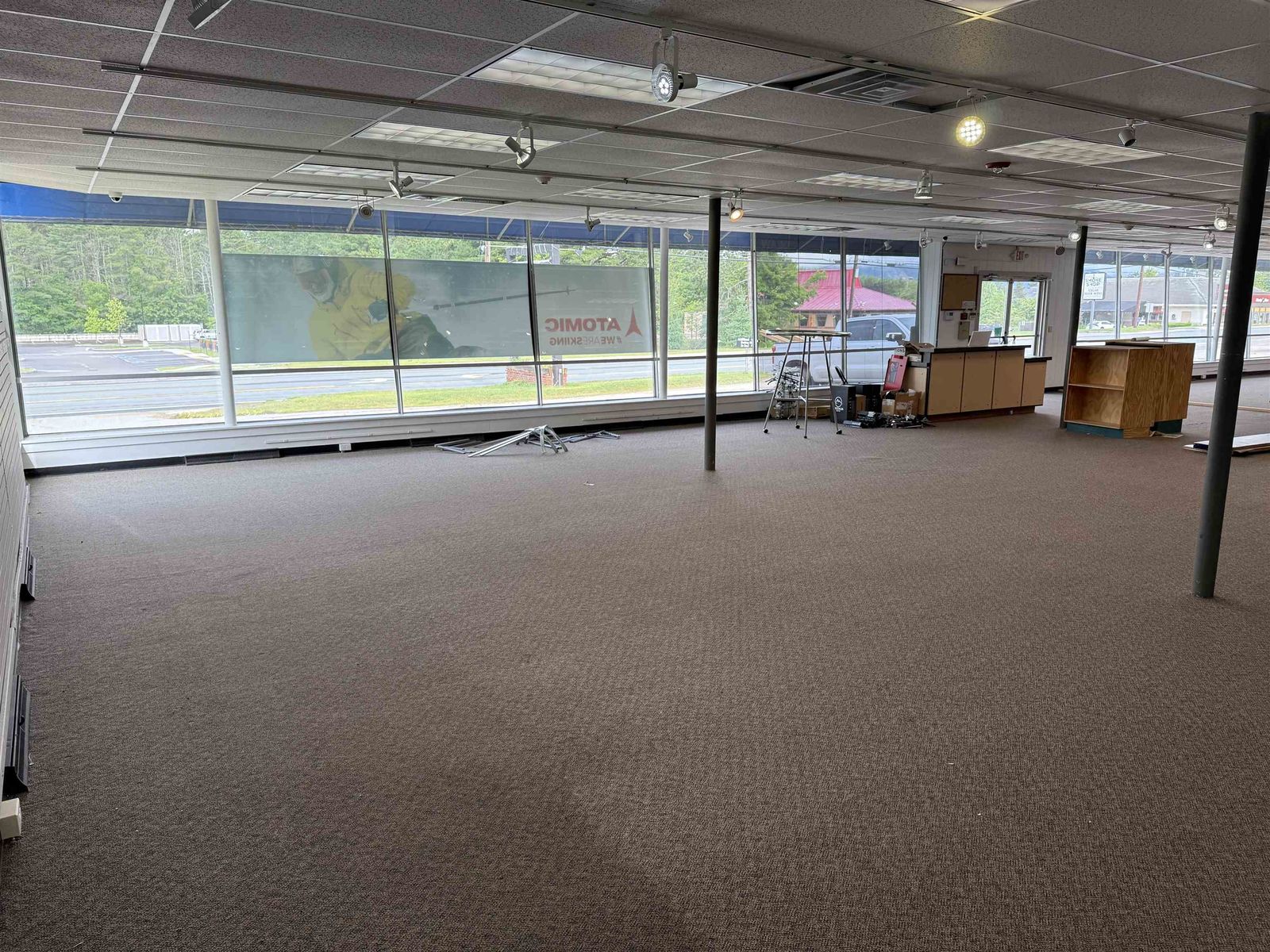 Photo 12 of 2300 SF Prime Retail Space On WMH