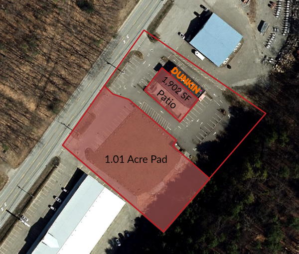 Retail End-cap at 223 Daniel Webster Highway
