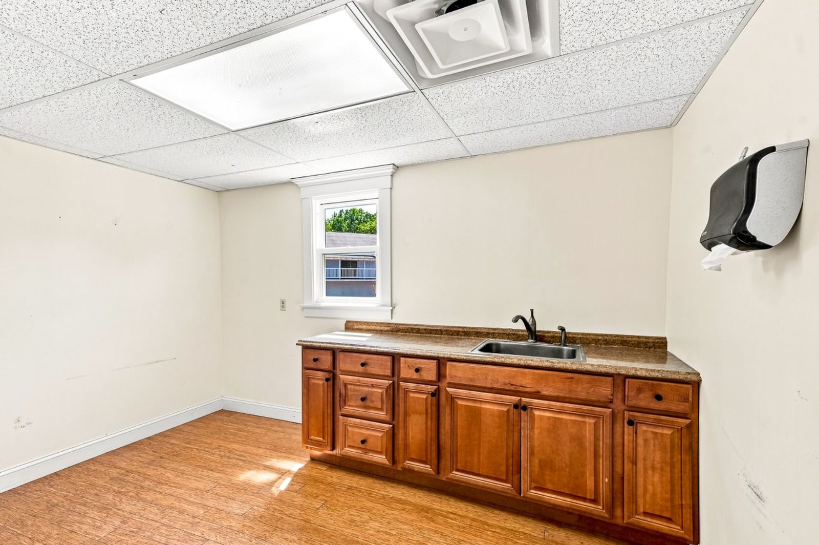 Photo 9 of 155 Portsmouth Ave