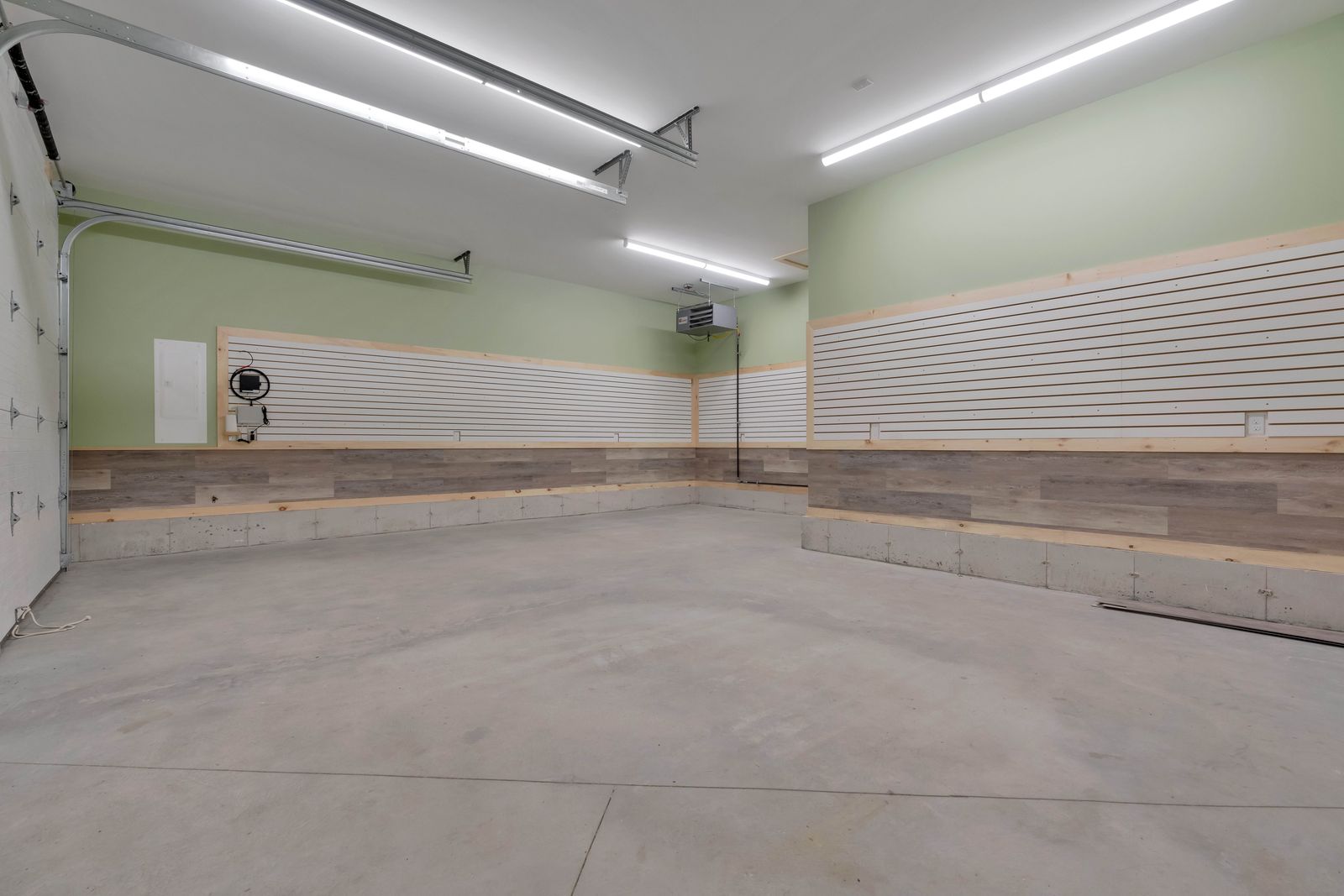 Photo 6 of Like New Garage In Convenient Location