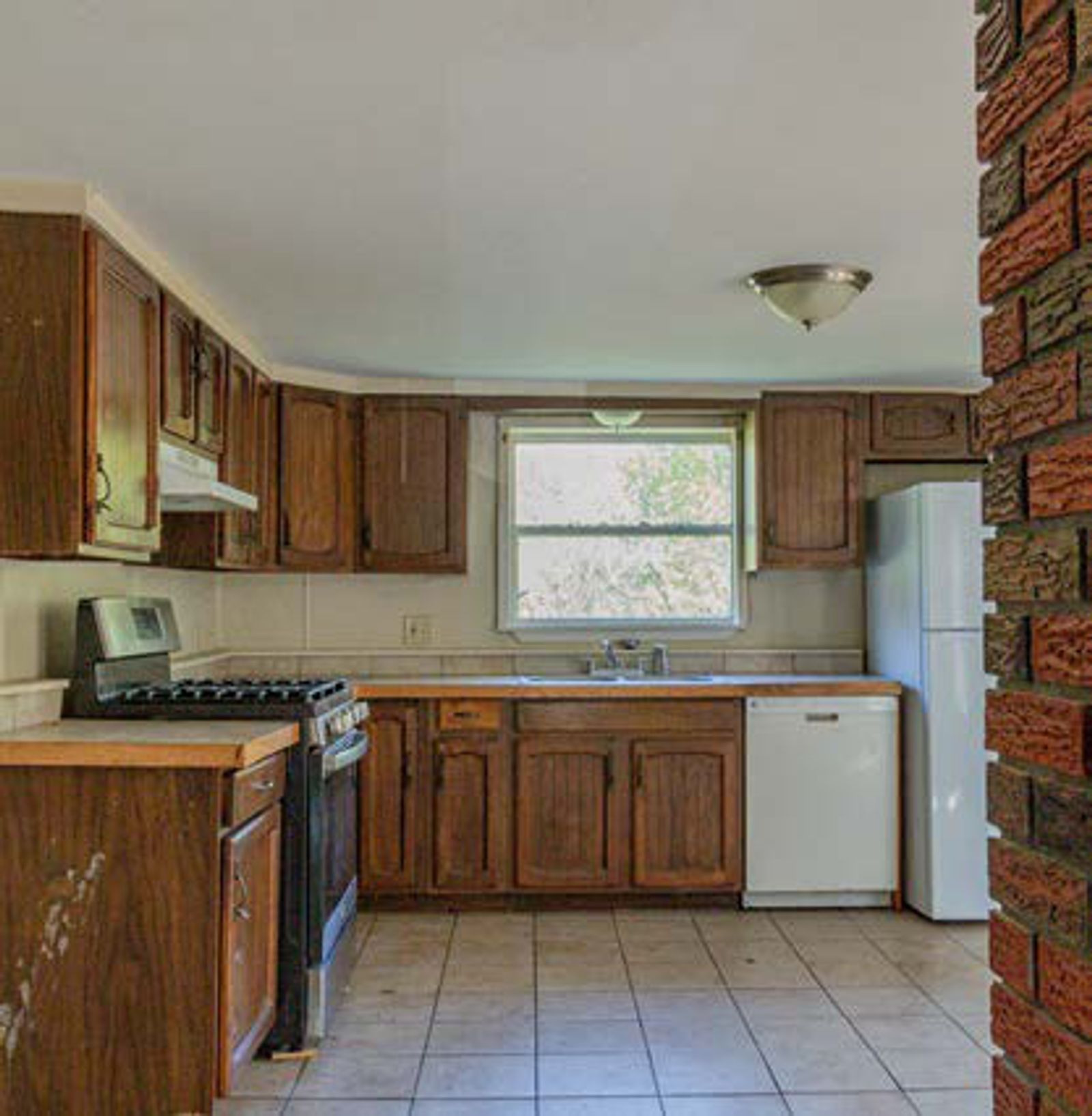 Photo 34 of 4 Roderick Rd