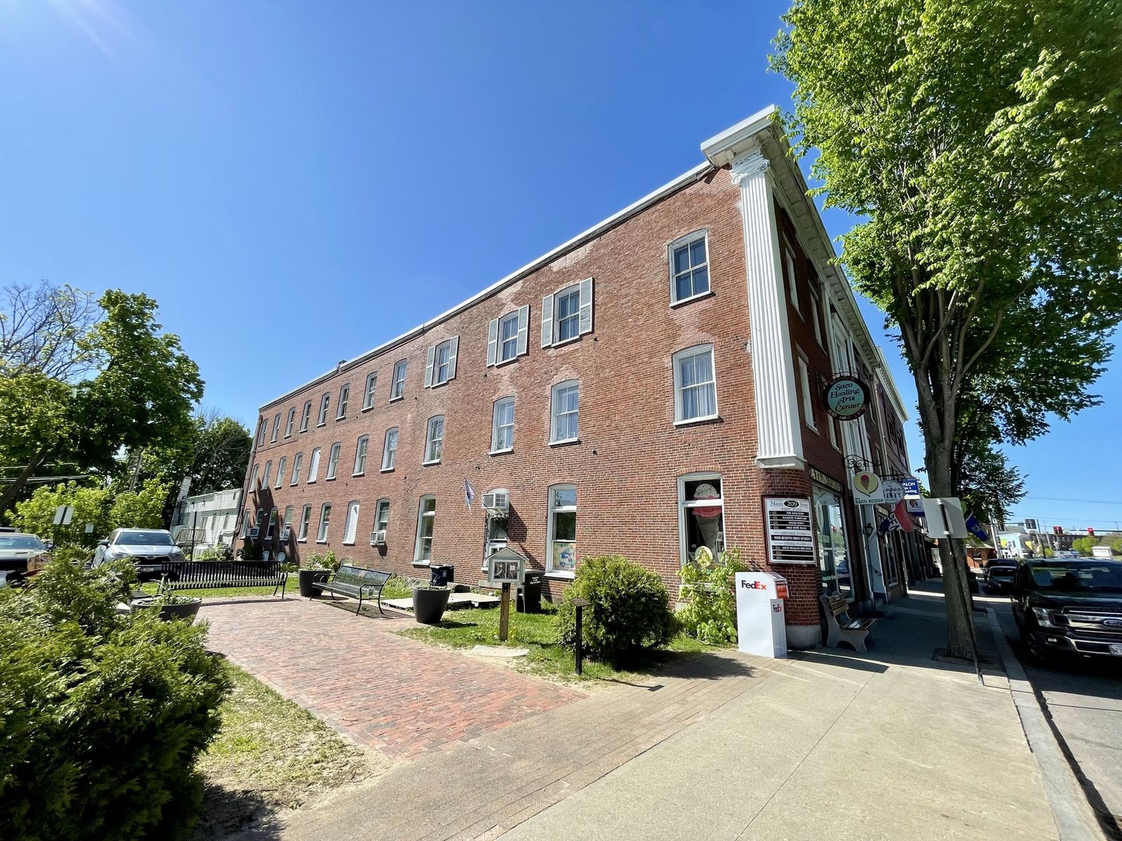 Photo 5 of 209 Main St