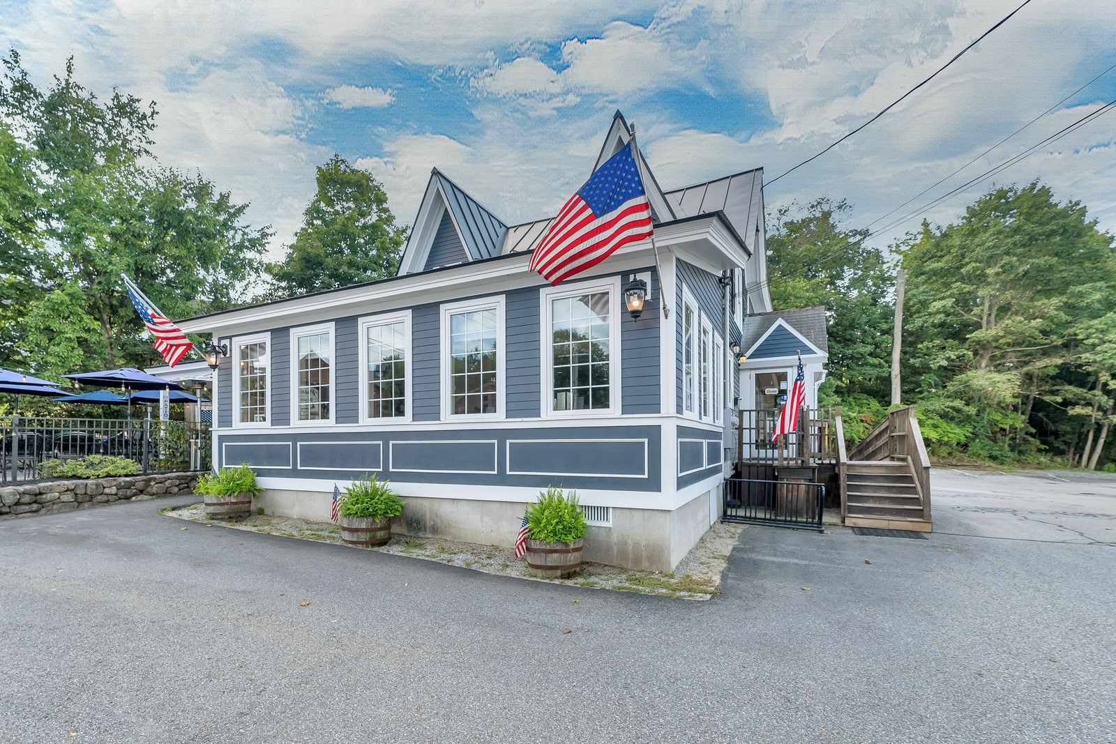 Photo 1 of Putnam's Waterview Restaurant