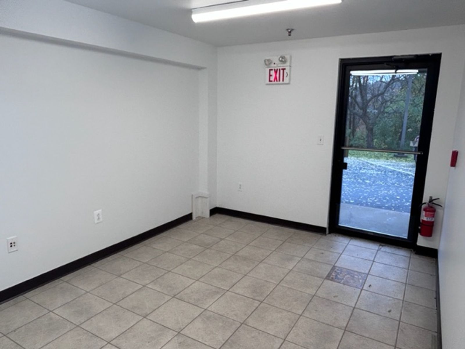 Photo 3 of 103 Hanover St