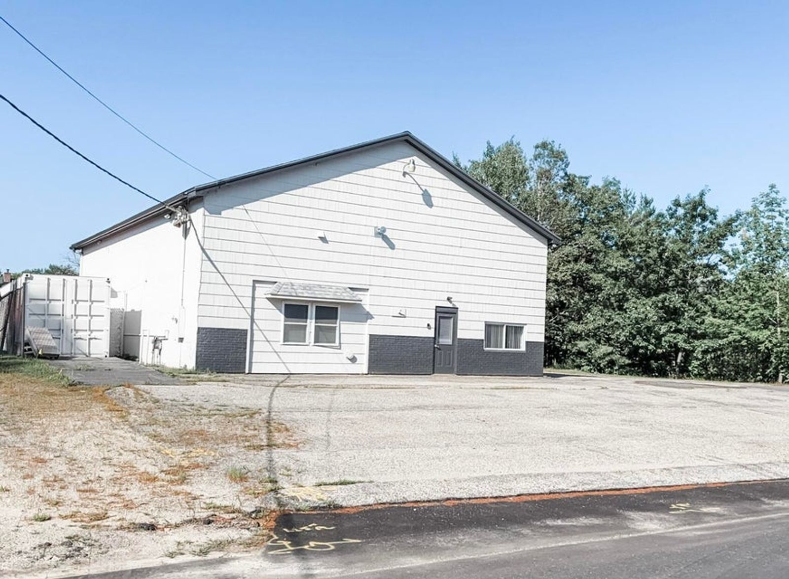 Photo 2 of 2400 Sq Ft Industrial Space Close to I95