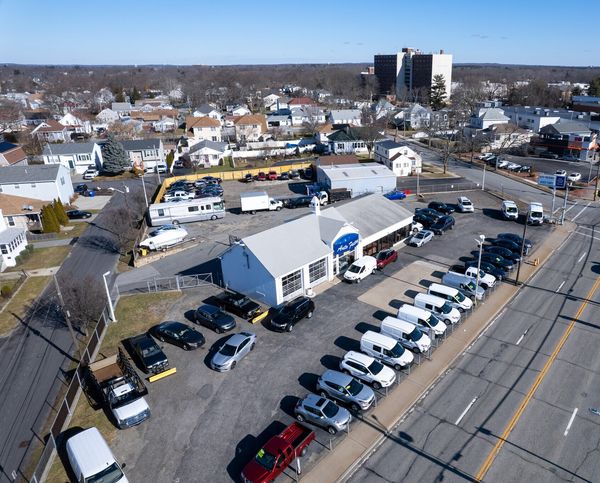 Showroom & Warehouse Space on Taunton Avenue