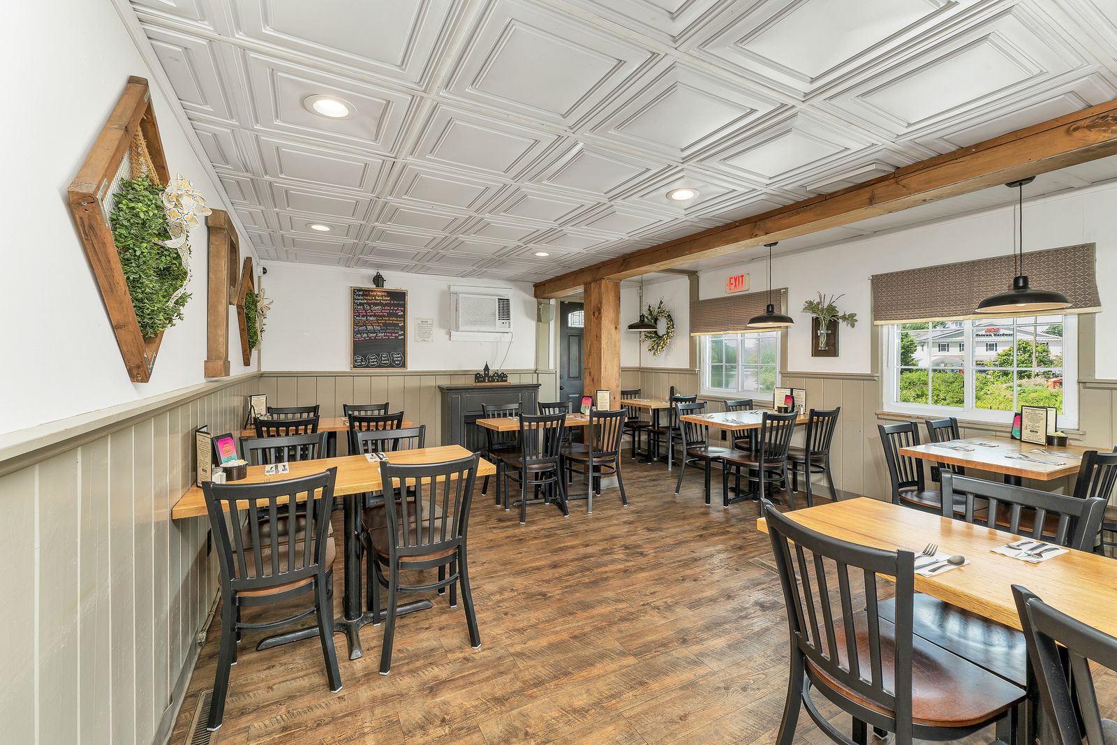 Photo 15 of Putnam's Waterview Restaurant