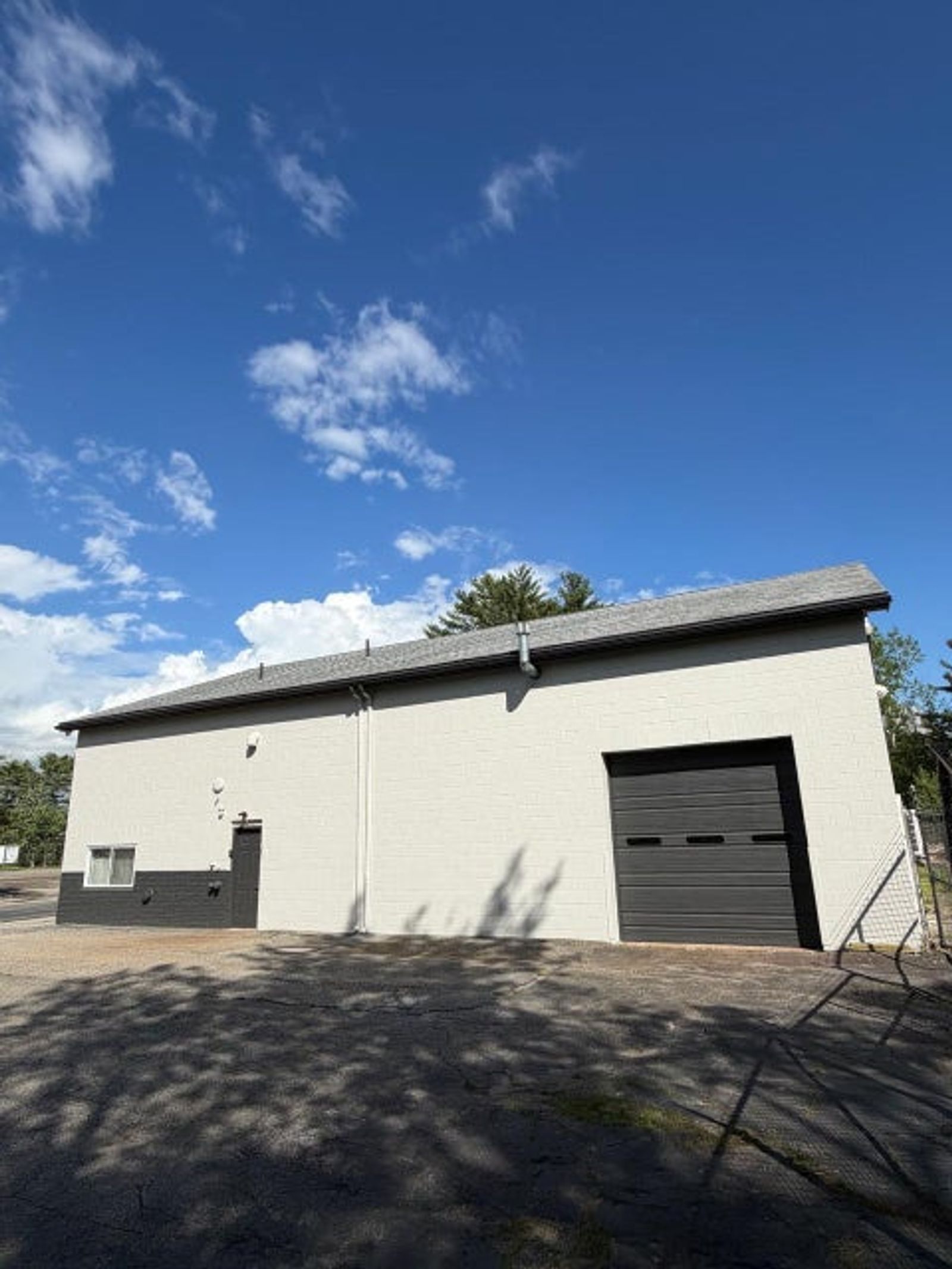 Photo 4 of 2400 Sq Ft Industrial Space Close to I95