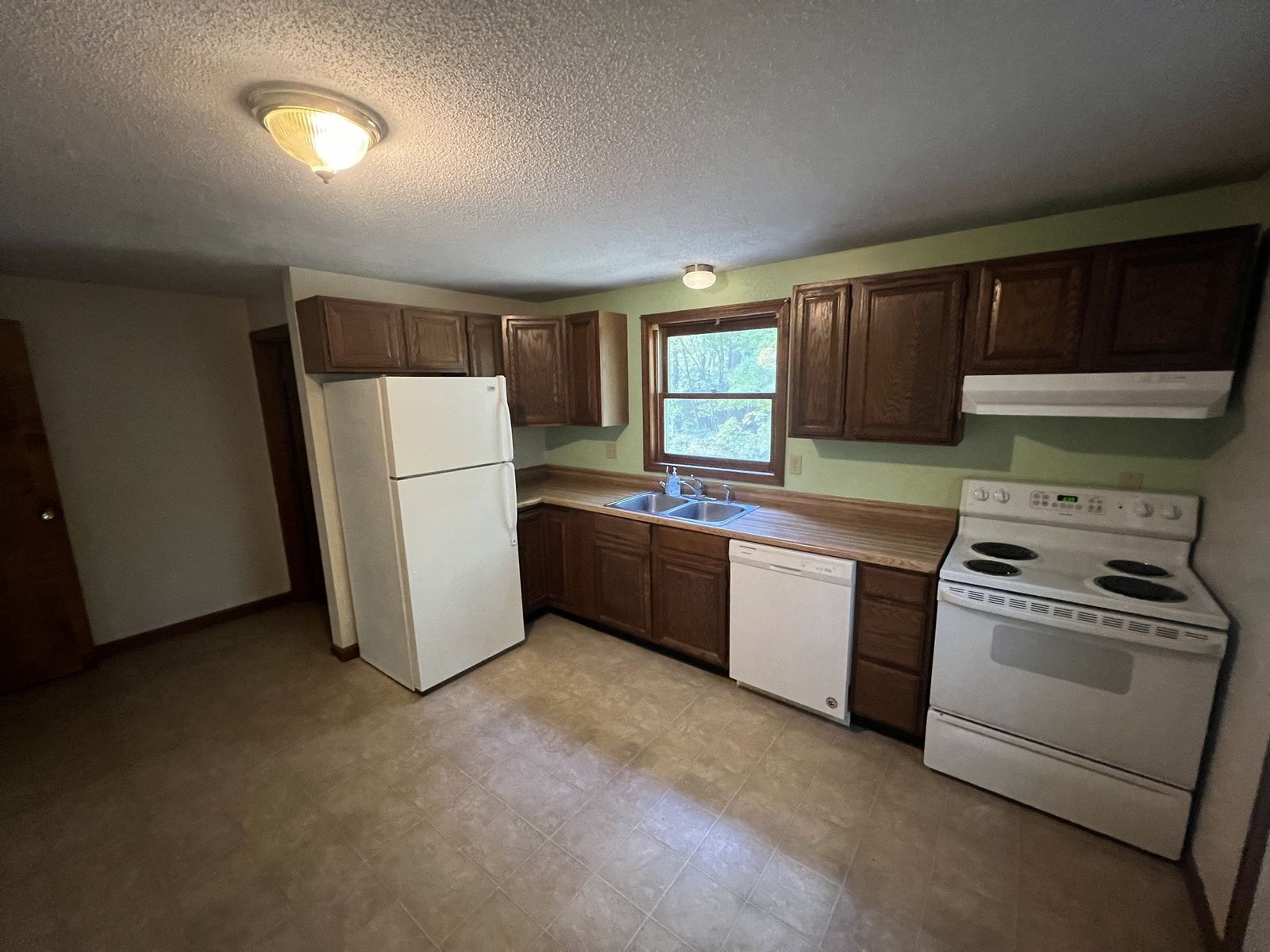 Photo 18 of 98 Wason Rd, Hudson, NH 03051