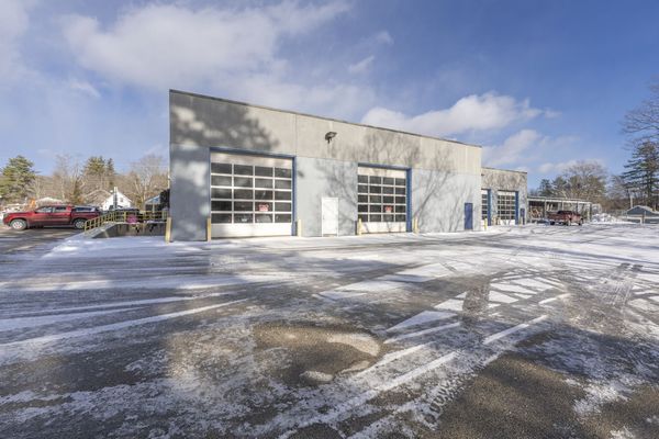 Suite F:  Large Commercial Manufacturing, Truck or Body Shop with 14' o/h Doors