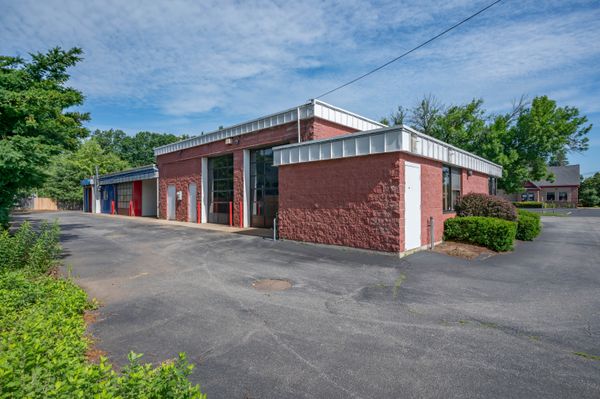 386 Daniel Webster Hwy.