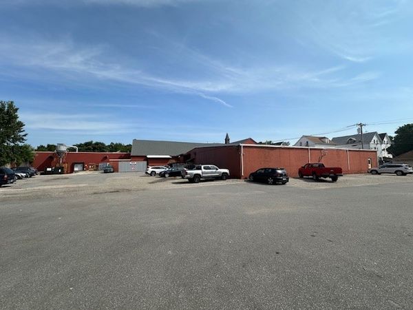 100% Leased Flex Building