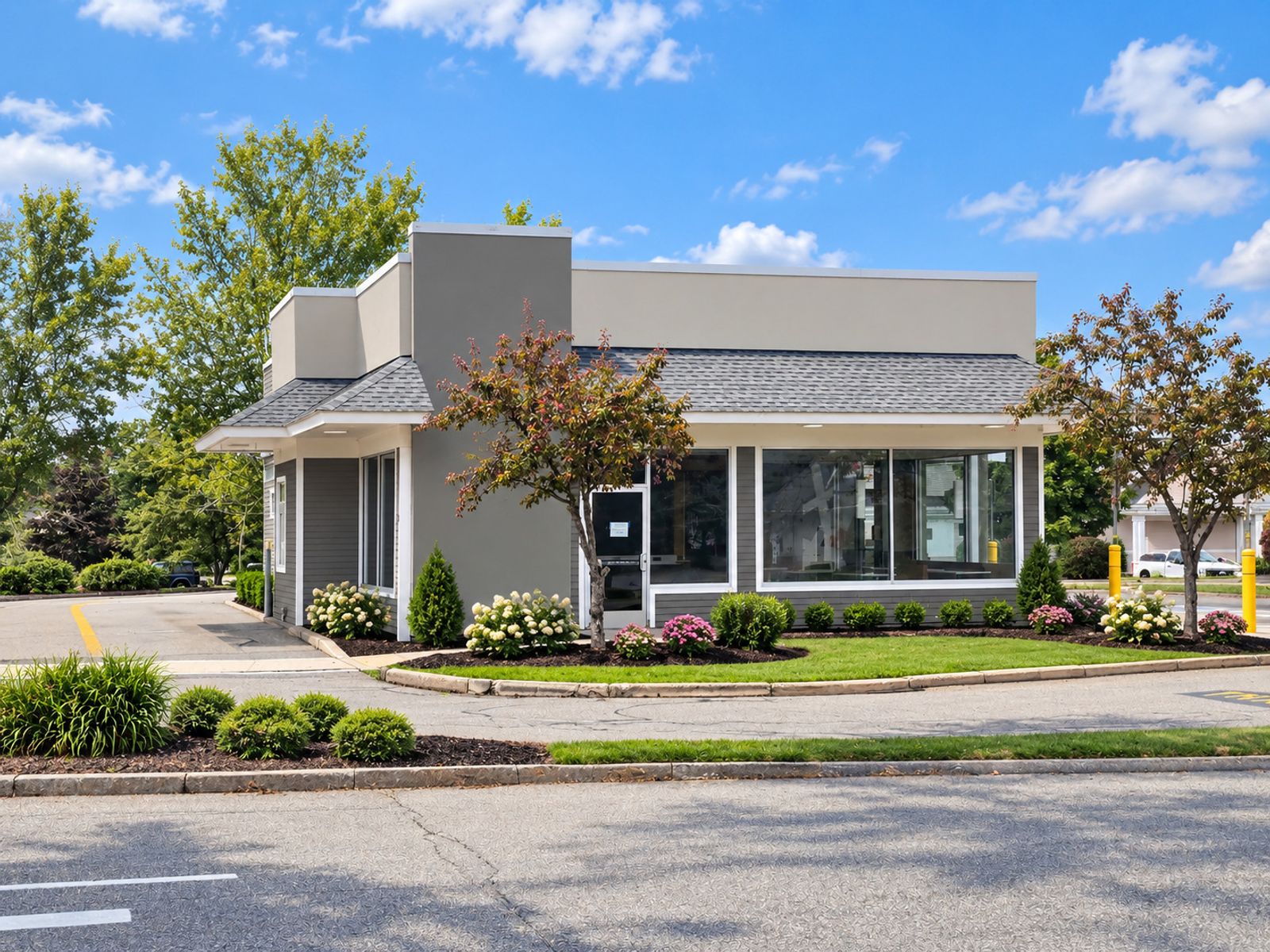 Photo 3 of 2 Post Office Square | Freestanding 2nd Generation Restaurant With Drive-Thru