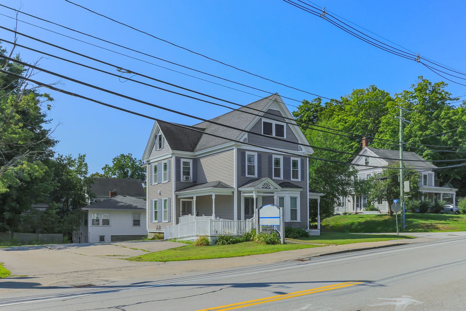 Photo 2 of Mixed Use Building For Sale