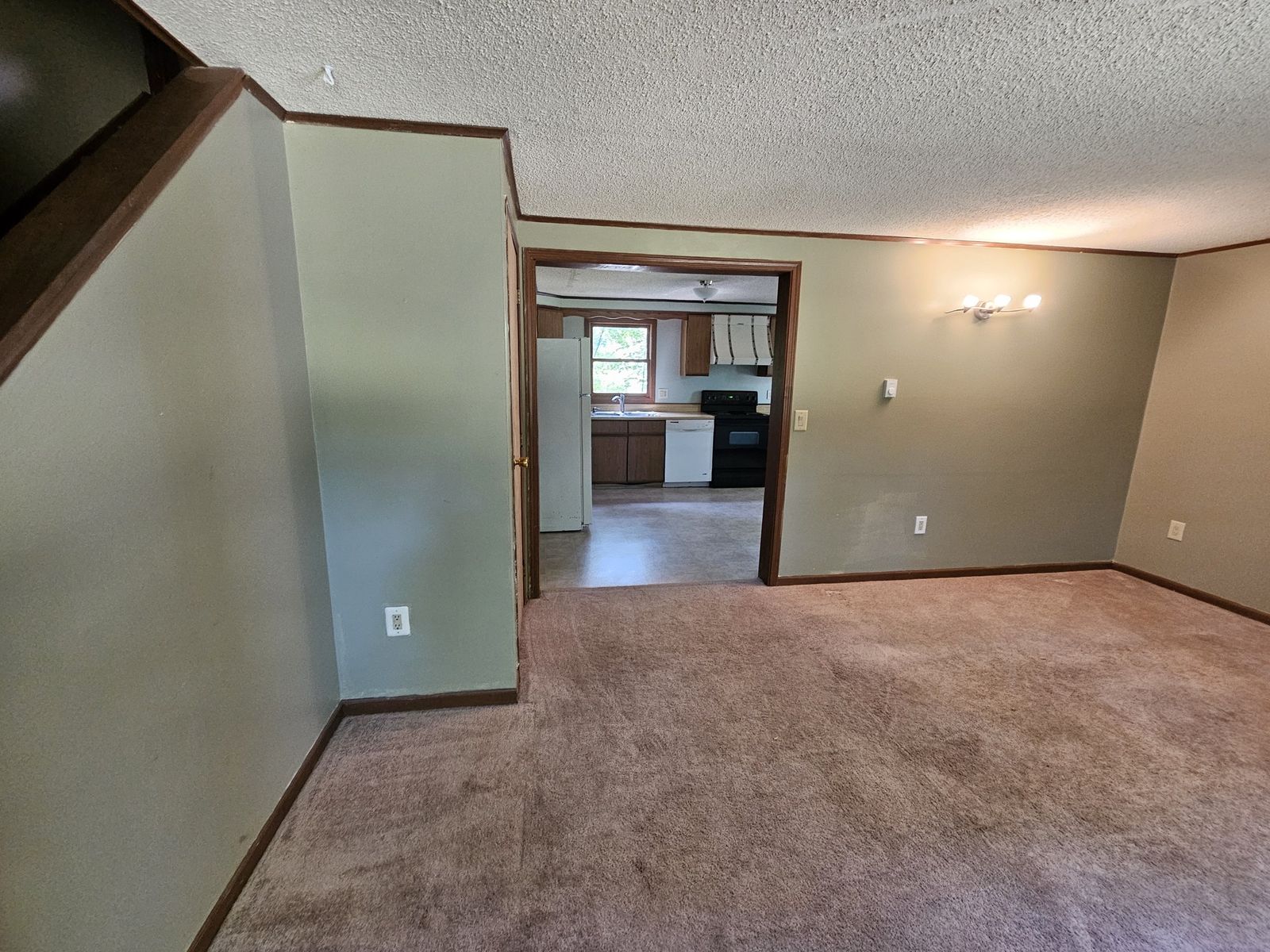 Photo 3 of 94 Wason Rd, Hudson, NH 03051