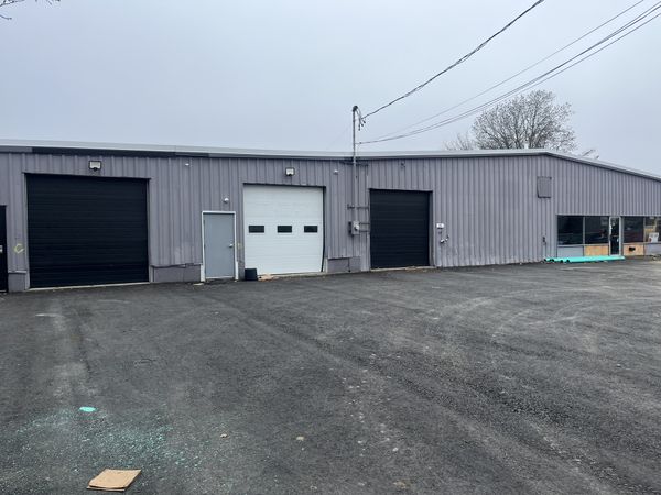 Industrial with Overhead Doors