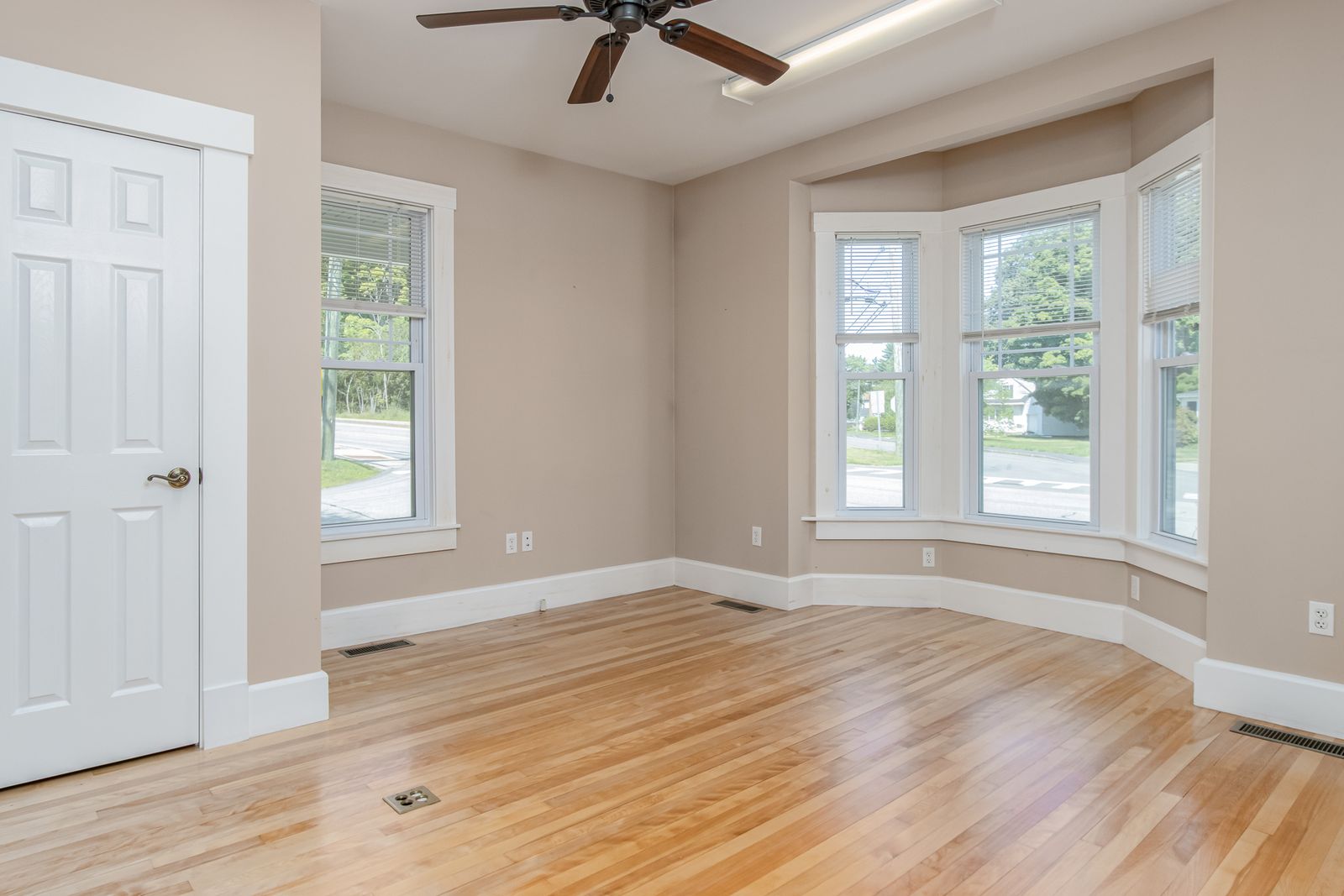 Photo 11 of Mixed Use Building For Sale