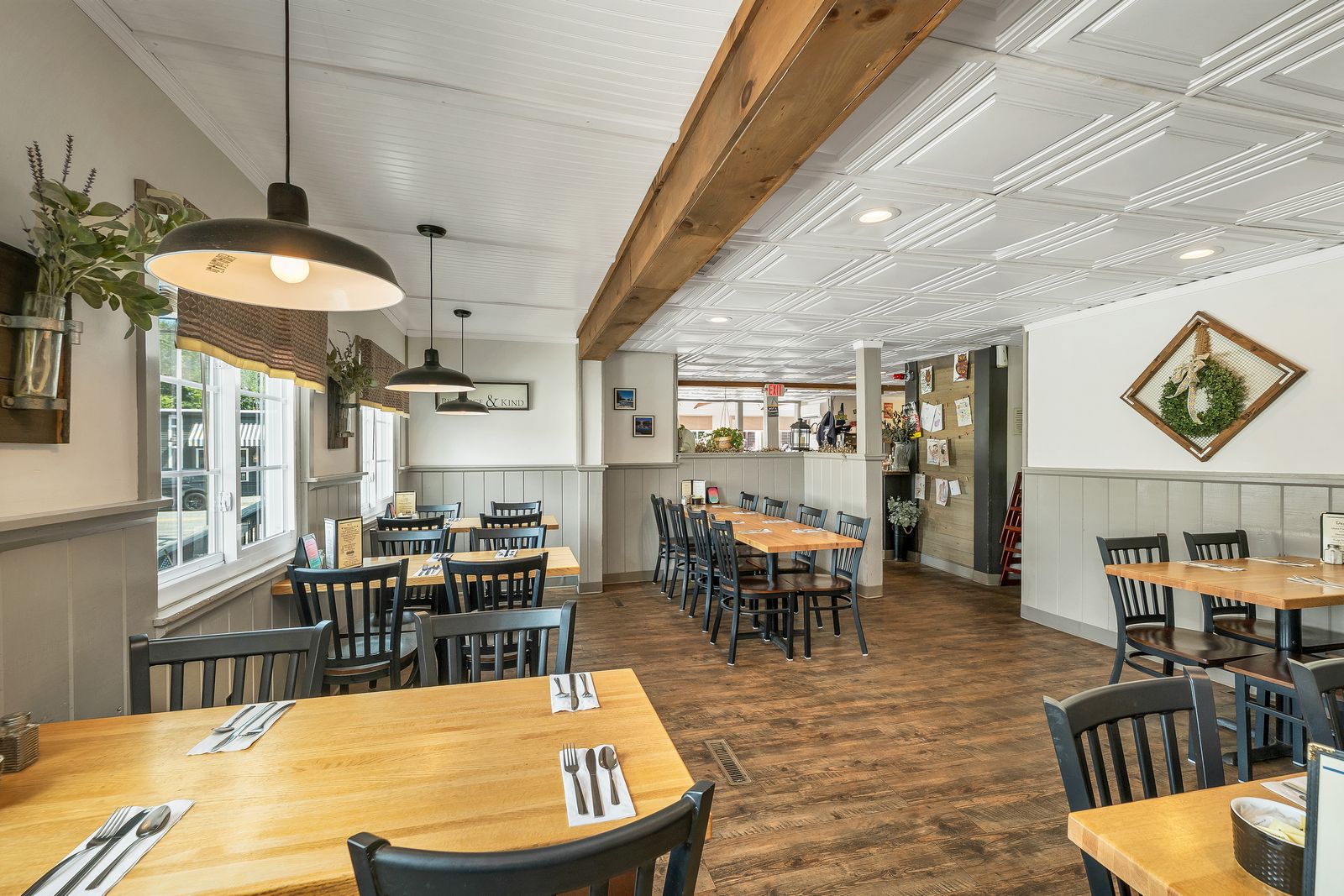 Photo 10 of Putnam's Waterview Restaurant