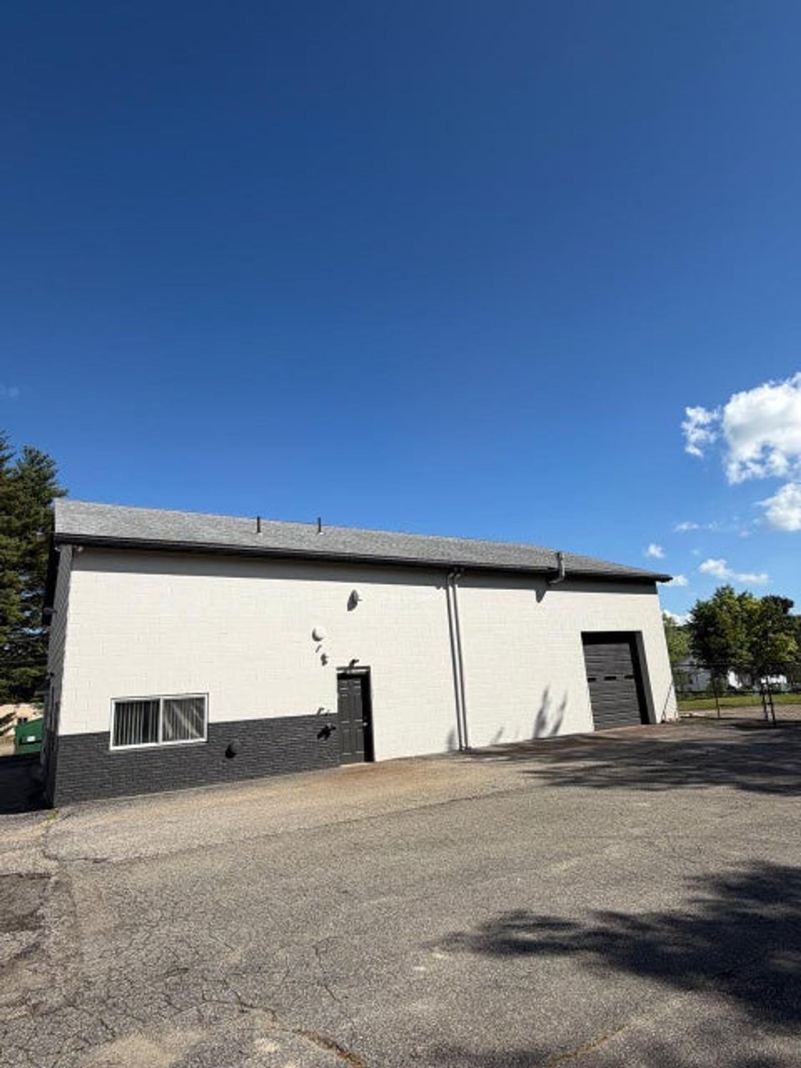 Photo 3 of 2400 Sq Ft Industrial Space Close to I95
