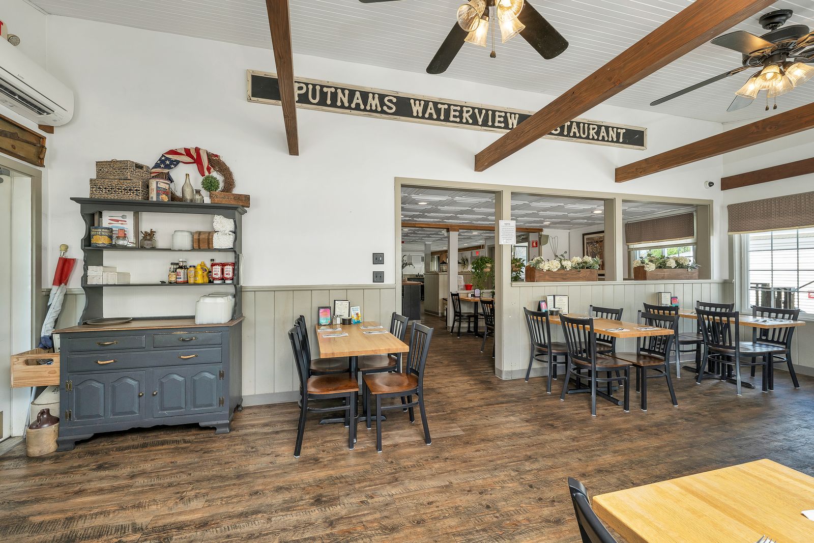 Photo 8 of Putnam's Waterview Restaurant