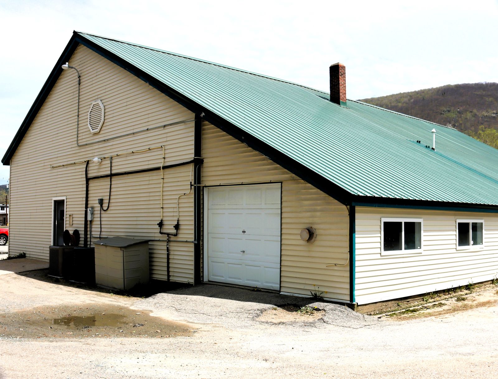 Photo 10 of 609 Main St