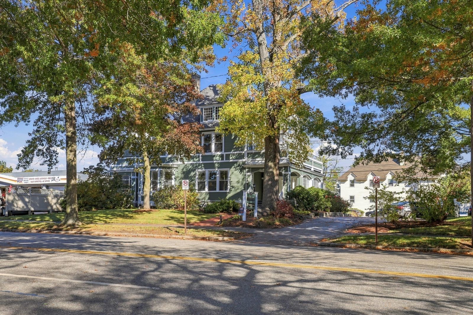 Photo 4 of 1855 Elm Street