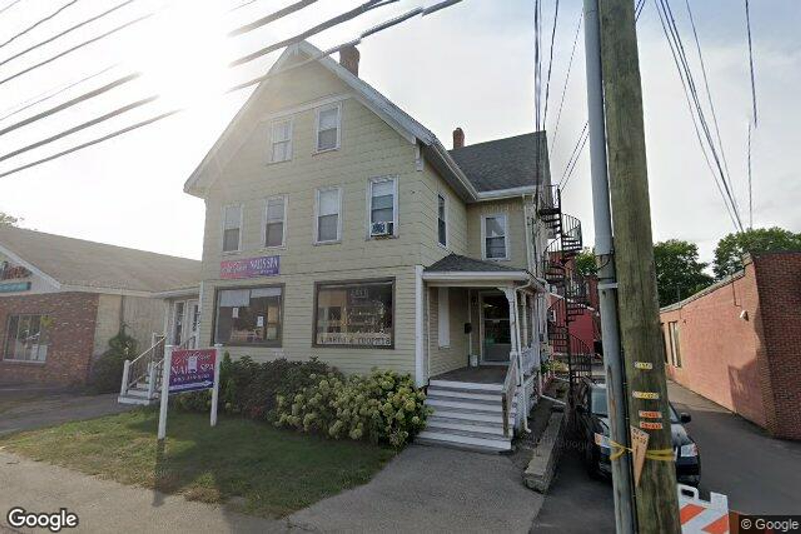 Photo 9 of 823 Islington St.
