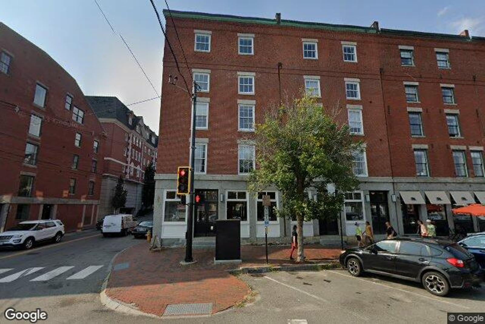 Photo 3 of 237 Commercial St