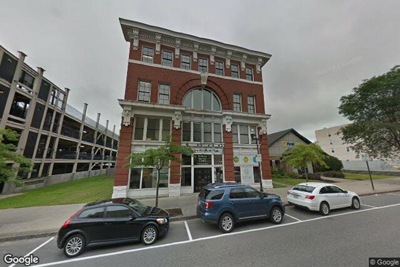 Photo 3 of 415 Lisbon Street Condominiums