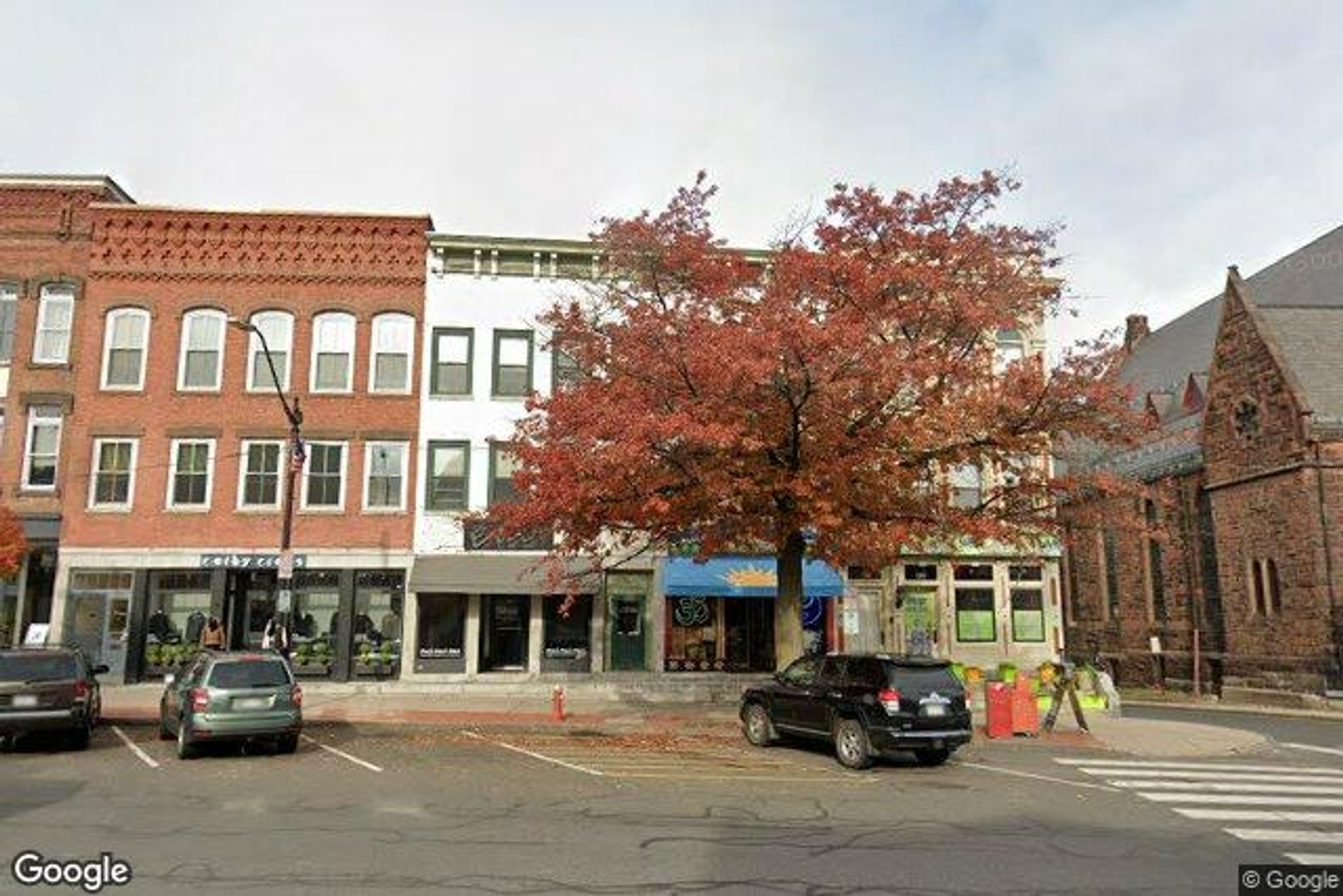 Photo 4 of 141 Main St