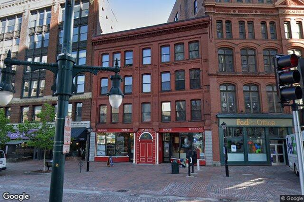 28 Monument Sq
