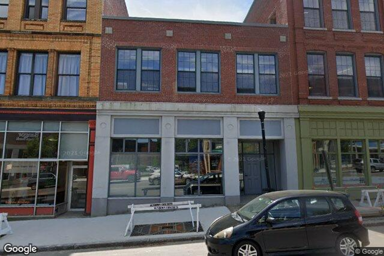 Photo 11 of 215 Main St