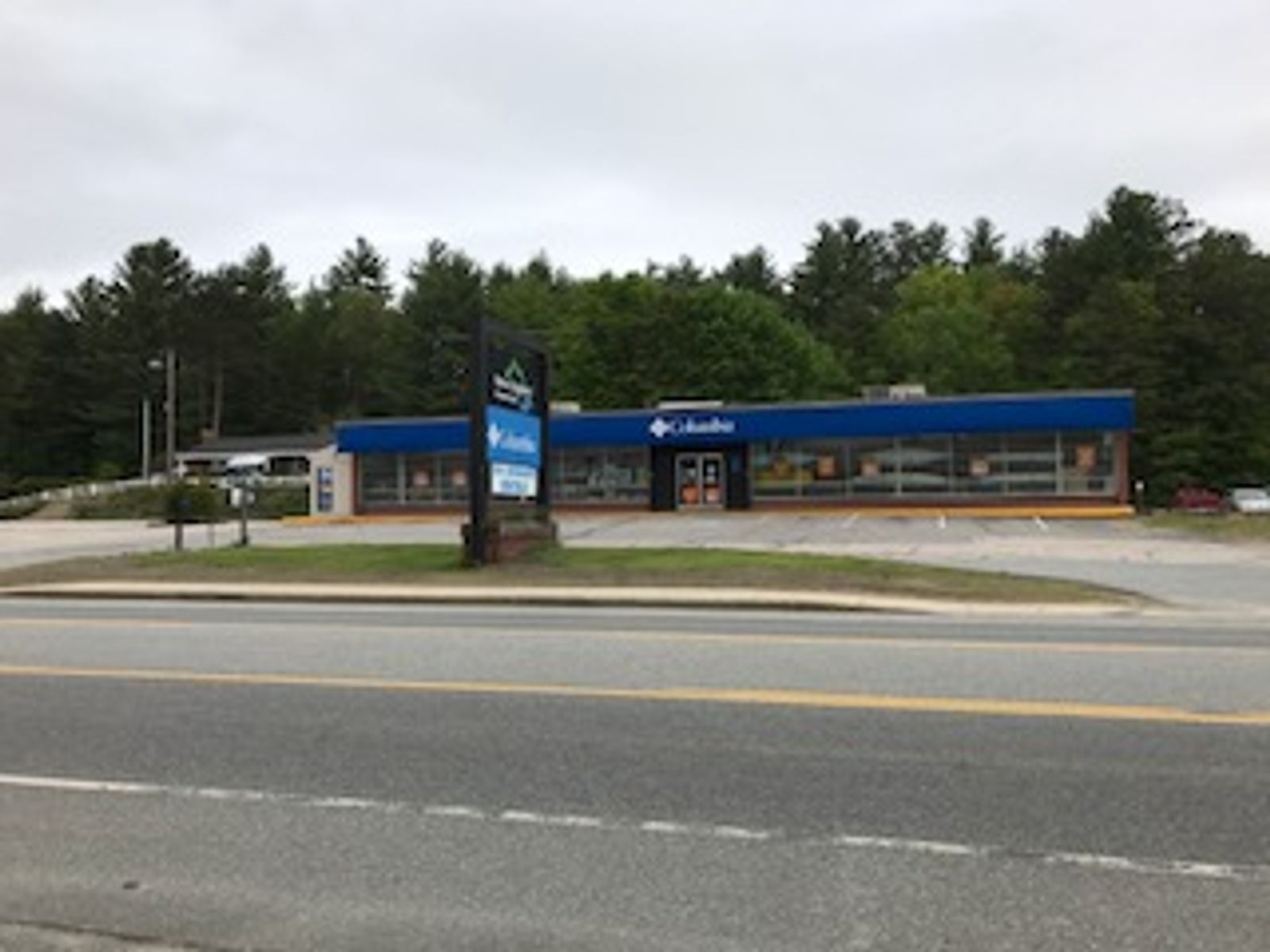 Photo 2 of 2300 SF Prime Retail Space On WMH