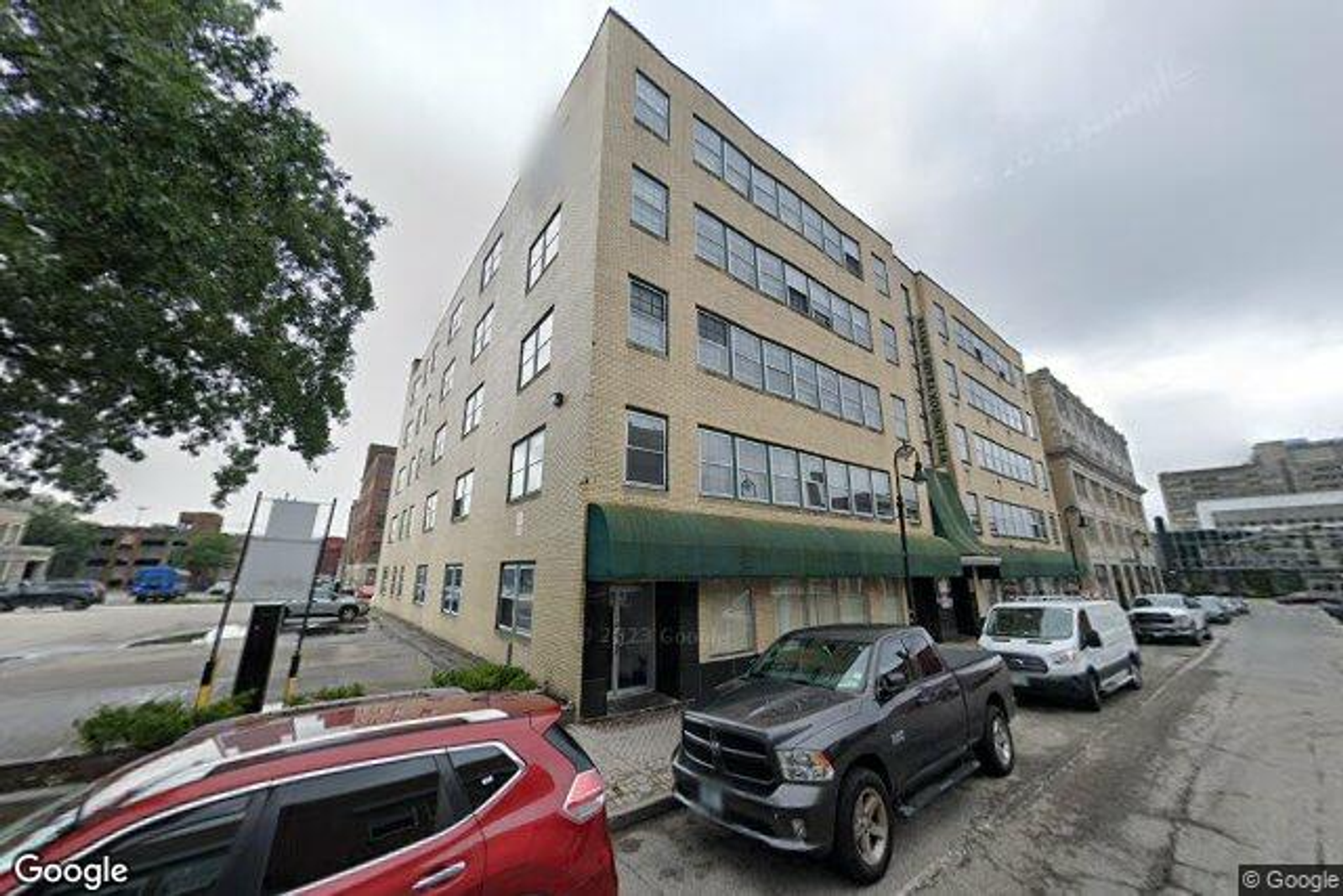Photo 10 of Trade Center Apartments
