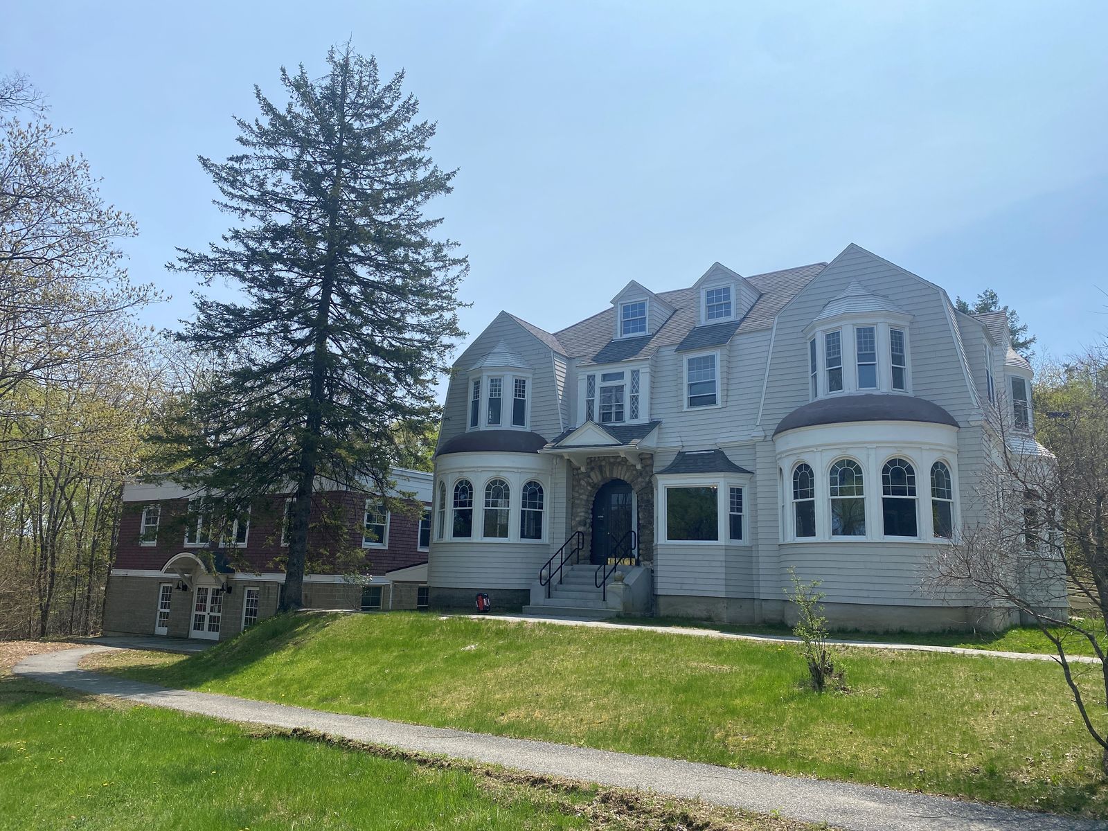 Photo 9 of 11 Parkwood Dr